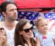 Jennifer Garner et Ben Affleck célèbrent le 4 juillet, fête nationale américaine, en compagnie de leurs deux filles Violet et Seraphina, à Los Angeles