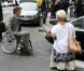 L'actrice Mimie Mathy et Philippe Caroit sur le tournage de Joséphine, Ange gardien, à Paris, le 19 juin 2012