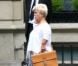 Mimie Mathy et Philippe Caroit sur le tournage de Joséphine, Ange gardien, à Paris, le 19 juin 2012