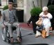 Mimie Mathy et Philippe Caroit sur le tournage de Joséphine, Ange gardien, à Paris, le 19 juin 2012