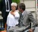 Mimie Mathy et l'acteur Philippe Caroit sur le tournage de Joséphine, Ange gardien, à Paris, le 19 juin 2012