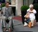La comédienne Mimie Mathy et Philippe Caroit sur le tournage de Joséphine, Ange gardien, à Paris, le 19 juin 2012