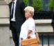 Mimie Mathy et Philippe Caroit sur le tournage de Joséphine, Ange gardien, à Paris, le 19 juin 2012