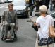 Mimie Mathy et Philippe Caroit sur le tournage de Joséphine, Ange gardien, à Paris, le 19 juin 2012