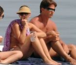 Scarlett Johansson : En bikini sur son yacht avec son bodyguard très tactile !
