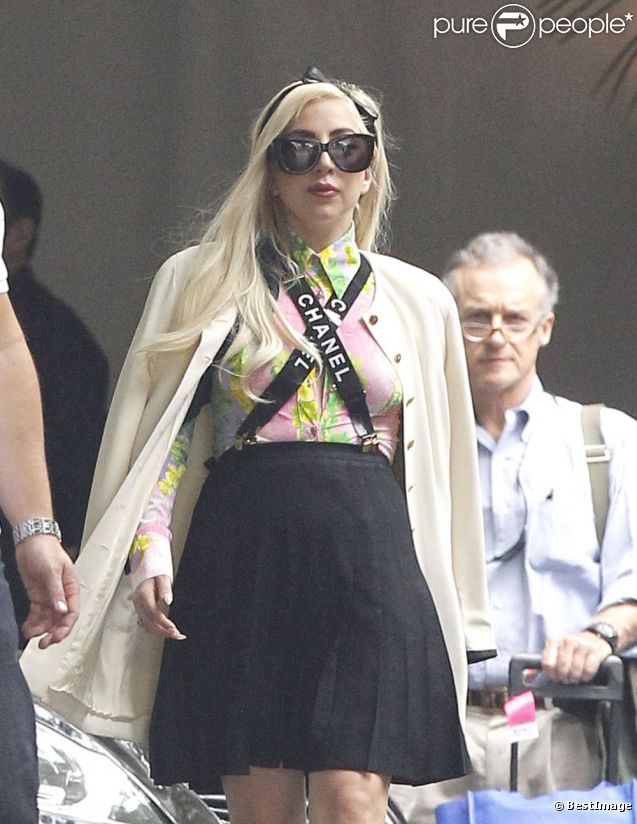 Lady Gaga, presque sage, devant le Chateau Marmont, à Los Angeles, le 12 juillet 2012.