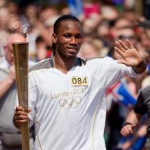 Didier Drogba, porte la flamme Olympique à Swindon le 23 mai 2012