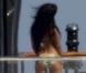La sexy Rihanna se dore la pilule sur un yacht. Porto Cervo, le 16 juillet 2012.