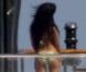 Rihanna profite du soleil de Sardaigne sur un yacht. Porto Cervo, le 16 juillet 2012.