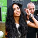 Nicole Scherzinger, au bord de la rupture avec Lewis, tente de garder le sourire