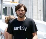Ashton Kutcher le 22 juin 2012 à Woodland Hills