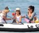 Tara Reid très attentionnée le 24 juillet 2012, quelques jours après son hospitalisation en sortant du Club 55 à Saint-Tropez