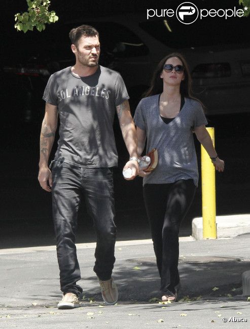 Megan Fox, enceinte, profite d'une journée ensoleillée avec son époux Brian Austin Green à West Hollywood le 25 juillet 2012