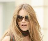 Elle Macpherson et son fils rentrent de l'école à vélo...