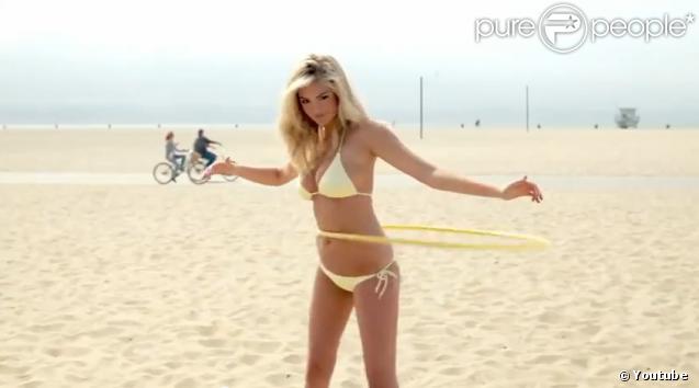 Les nombreux talents de Kate Upton par Terry Richardson : vidéo sexy