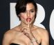 Rachel Weisz sexy : Jeremy Renner hypnotisé par son décolleté pour Jason Bourne