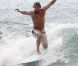 Matthew McConaughey fait du surf en 2006