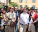 Bain de foule à Bormes-les-Mimosas pour François Hollande et Valérie Trierweiler, le vendredi 3 août 2012.