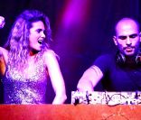  Clara Morgane : sexy et déchaînée auprès de son mari DJ Jey Didarko lors du concert "ON THE BEACH" à Liège, le 2 août 2012. 