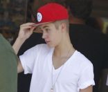 Justin Bieber fait du shopping en famille, le samedi 11 août 2012.