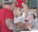 Justin Bieber mange dans un restaurant japonais en famille, le samedi 11 août 2012, à Studio City.