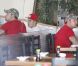 Justin Bieber mange dans un restaurant japonais en famille, le samedi 11 août 2012, à Studio City.
