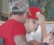 Justin Bieber mange dans un restaurant japonais en famille, le samedi 11 août 2012, à Studio City.