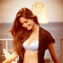 Ariadne Artiles : L'incroyable brune offre un été sexy à ses admirateurs