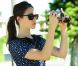 Emmy Rossum joue les photographes devant les paparazzi dans un parc de Los Angeles. Le 15 août 2012