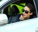 Emmy Rossum, dans un parc de Los Angeles, joue la photographe devant les paparazzi. Le 15 août 2012