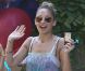 Dialogue de mères : Nicole Richie discute avec Jennifer Meyer lors d'une fête d'anniversaire à Beverly Hills. Le 19 août 2012.
