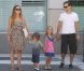 Tobey Maguire, sa femme Jennifer Meyer et leurs deux enfants Otis et Ruby se rendent à une fête d'anniversaire à Beverly Hills. Le 19 août 2012.