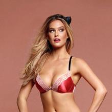 Bar Refaeli, plus sexy que jamais, pose pour la campagne automne-hiver 2012 de Passionata.