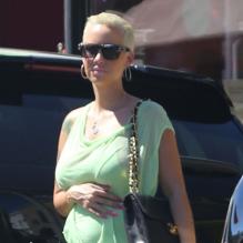 <p>EXCLU : Amber Rose, enceinte, fait du shopping à Los Angeles le 1er septembre 2012 </p>