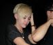 Miley Cyrus en couple : Très court vêtue pour assister au concert de son papa