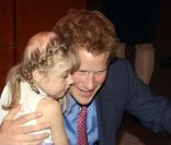 Prince Harry : 1re sortie depuis le scandale auprès d'enfants malades étonnants
