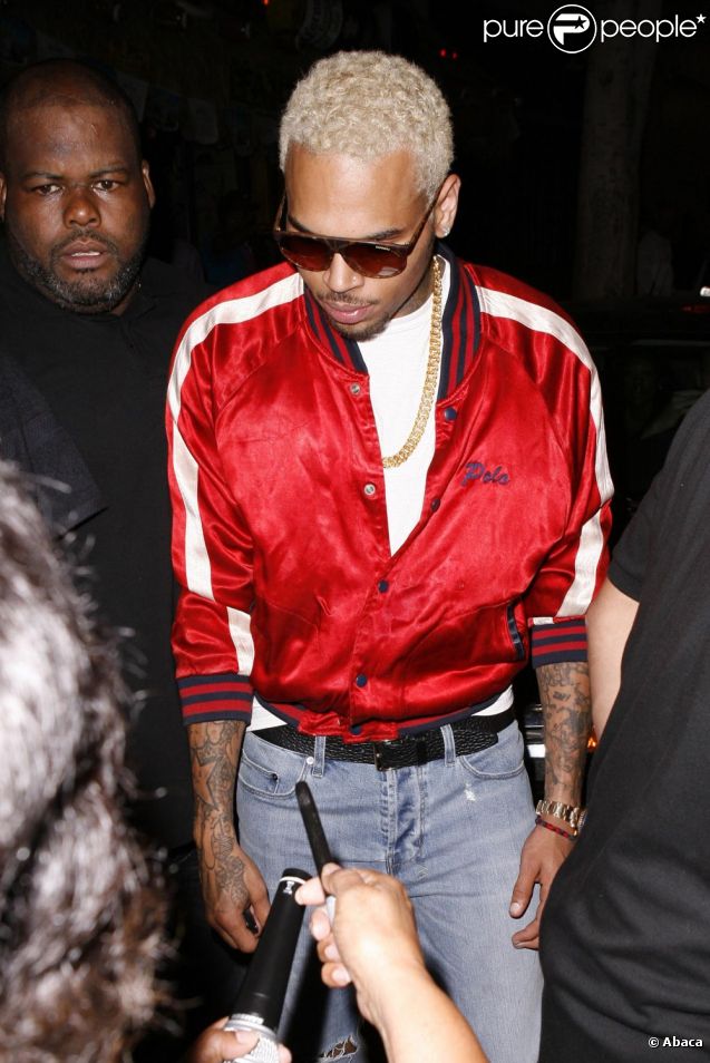Chris Brown passe au blond platine. À la sortie du Supper Club à Los Angeles, le 4 septembre 2012.