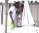 Jay-Z et sa femme Beyoncé s'embrassent tendrement au Beach Club de Monaco le 6 septembre 2012