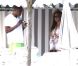 Jay-Z et sa femme Beyoncé s'embrassent tendrement au Beach Club de Monaco le 6 septembre 2012