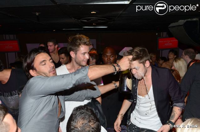 Douche de champagne pour Yoann ( Secret Story 6 ) au Duplex, à Paris, le vendredi 7 septembre, après la finale de Secret Story 6.