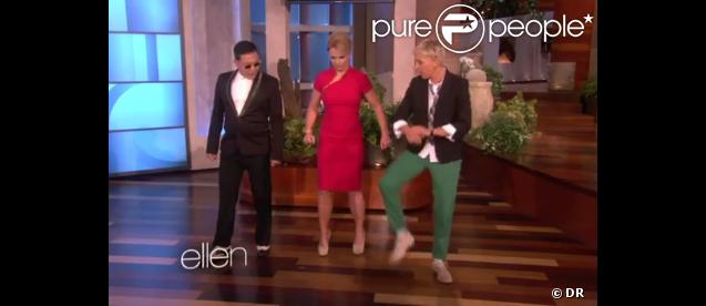 Britney Spears apprend le Gangnam Style chez  Ellen DeGeneres , avec le chanteur coréen Psy.