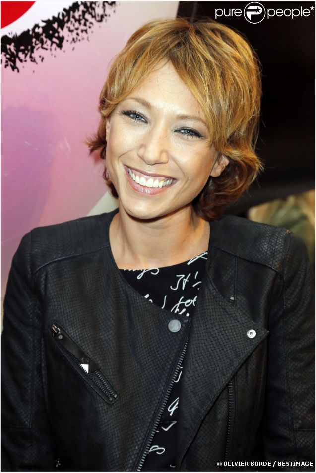 Laura Smet à l'Espace Commines où Karl Lagerfeld présentait sa collection spéciale pour la marque de cosmétiques Shu Uemura, à Paris, le 11 septembre 2012.