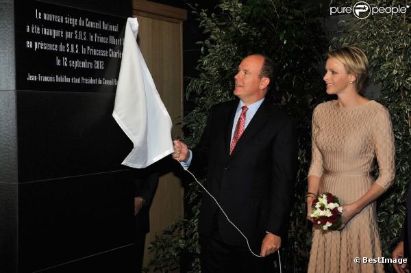 Albert de Monaco, tendre avec Charlene, pour une inauguration historique
