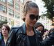 Jessica Alba, habillée d'un joli perfecto Ralph Lauren Collection, arrive au défilé printemps-été 2013 de Ralph Lauren aux studios Skylight SoHo. New York, le 13 septembre 2012.
