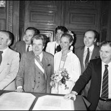 Jean-Pierre Darras, le jour de son mariage civil. Invités Daniel Ceccaldi et Pierre Mondy - 19/05/1983