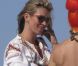 A Ibiza, toujours en vacances, Kate Moss joue les naïade sur la plage. Le 15 septembre 2012.