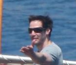 Keanu Reeves en bateau sur la côte d' Azur