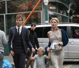 Kate Moss, Jamie Hince et Lila Grace arrivent au mariage de Leah Wood, le 21/06/08