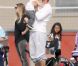 David Beckham regarde ses enfants jouer au football aux côtés de la petite Harper, le samedi 22 septembre à Los Angeles.