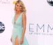 Heidi Klum, superbe en total look turquoise, a illuminé la cérémonie des Emmy Awards à Los Angeles dans une robe Alexandre Vauthier. Le 23 septembre 2012